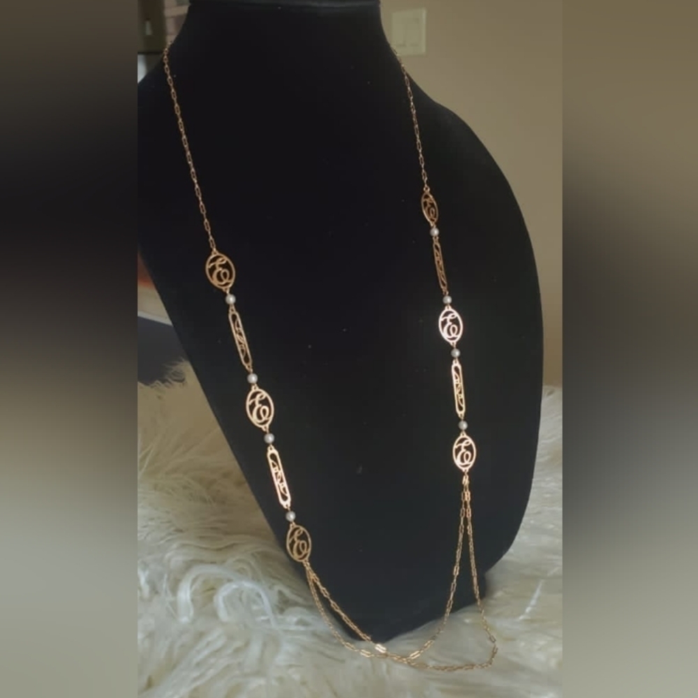 Beautiful, Delicate Gold Plated Necklace With "E" in the Chain. 🌴
